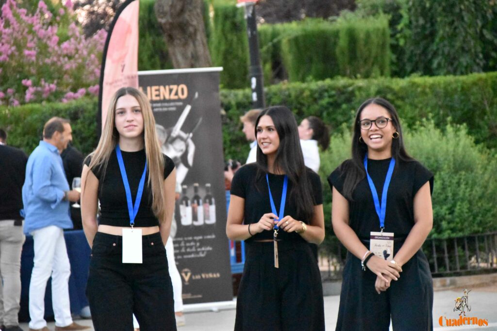 Tomelloso desafía al calor y llena de ambiente la primera noche de su XIV Fiesta del Vino 19 decimocuarta fiesta del vino 18
