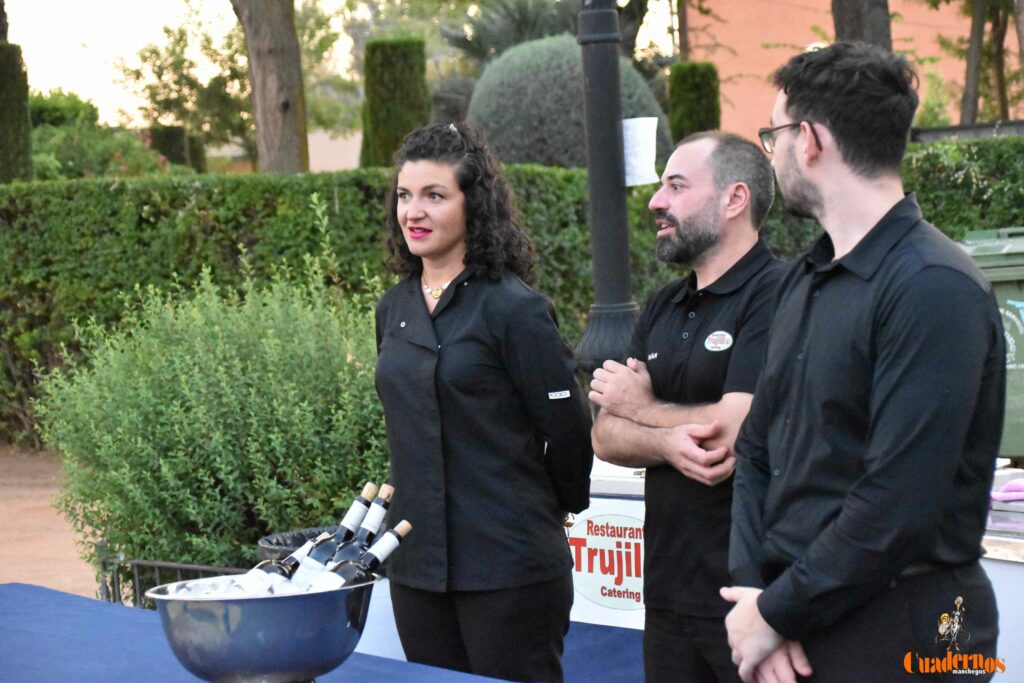 Tomelloso desafía al calor y llena de ambiente la primera noche de su XIV Fiesta del Vino 20 decimocuarta fiesta del vino 19