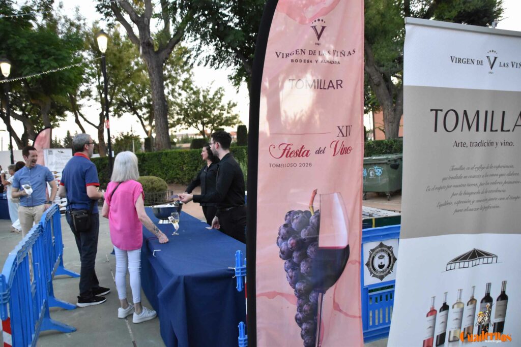 Tomelloso desafía al calor y llena de ambiente la primera noche de su XIV Fiesta del Vino 22 decimocuarta fiesta del vino 21