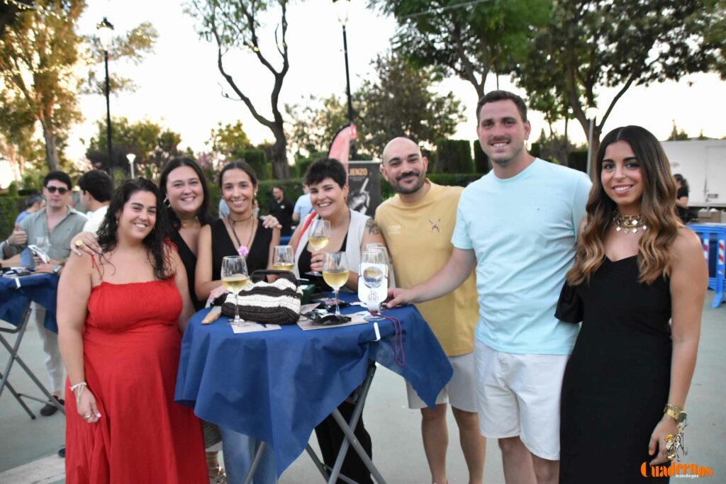 Tomelloso desafía al calor y llena de ambiente la primera noche de su XIV Fiesta del Vino 26 decimocuarta fiesta del vino 25