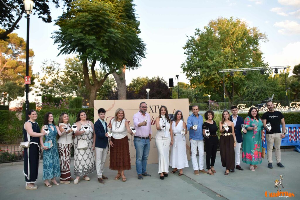 Tomelloso desafía al calor y llena de ambiente la primera noche de su XIV Fiesta del Vino 45 decimocuarta fiesta del vino 44