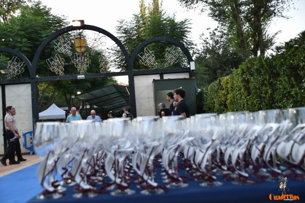 Tomelloso desafía al calor y llena de ambiente la primera noche de su XIV Fiesta del Vino 51 decimocuarta fiesta del vino 50
