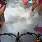 La Fiesta de la Espuma llena de diversión el Paseo de las Moreras durante la Feria de Tomelloso La Fiesta de la Espuma llena de diversión el Paseo de las Moreras durante la Feria de Tomelloso