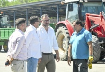 La campaña de melón y sandía de La Mancha centra la actividad de la cooperativa Santiago Apóstol El alcalde visita la cooperativa Santiago Apóstol en plena campaña de recogida y comercialización del melón de La Mancha