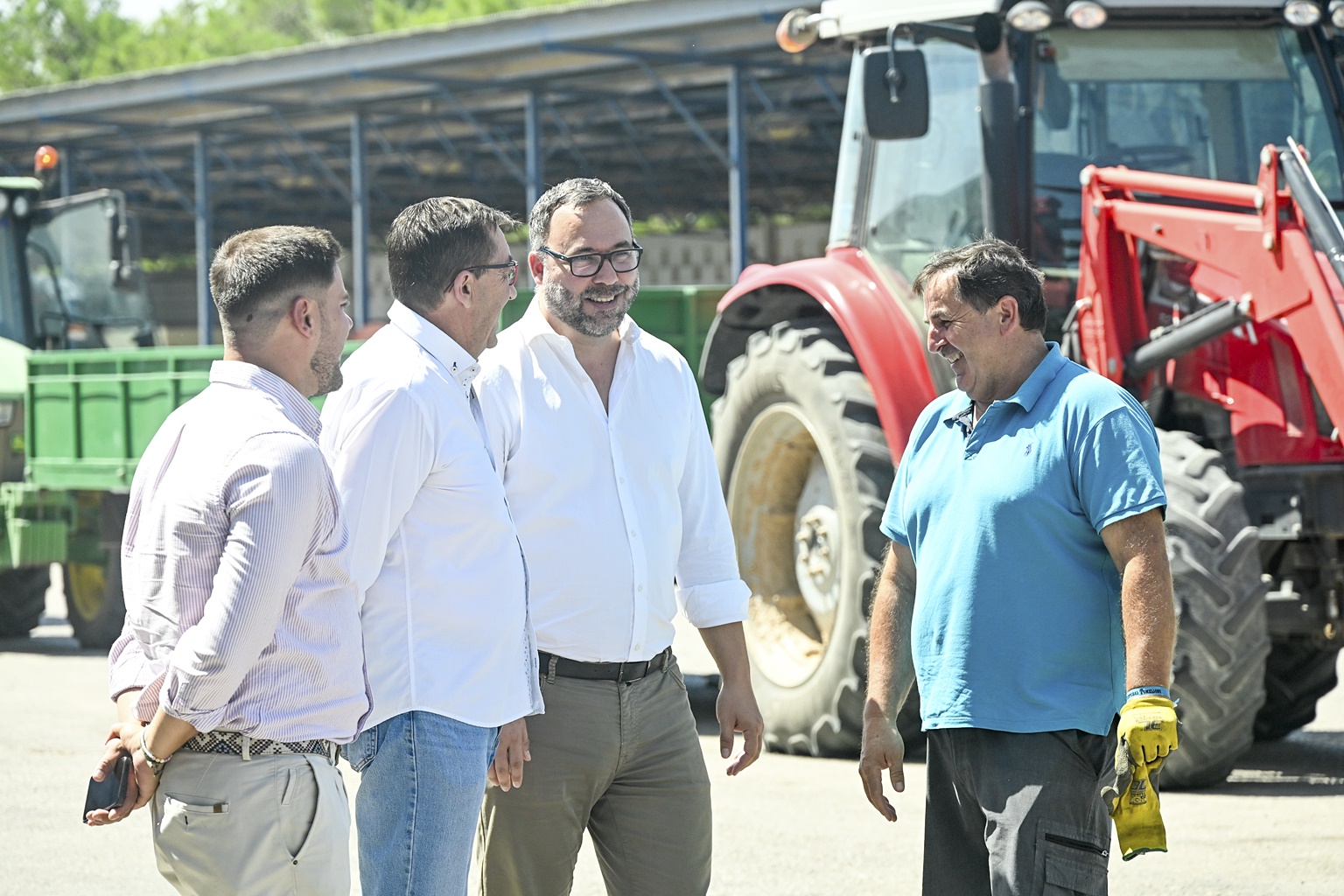 El alcalde visita la cooperativa Santiago Apóstol en plena campaña de recogida y comercialización del melón de La Mancha