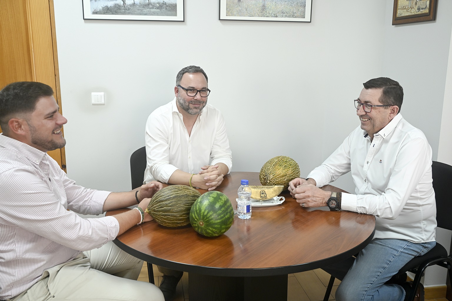 La campaña de melón y sandía de La Mancha centra la actividad de la cooperativa Santiago Apóstol 1 El alcalde visita la cooperativa Santiago Apóstol en plena campaña de recogida y comercialización del melón de La Mancha