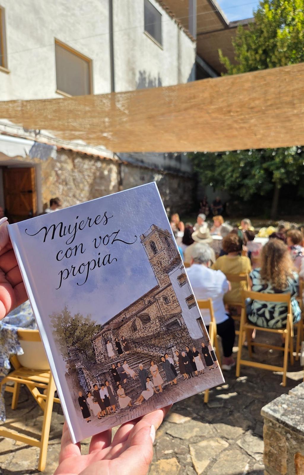 El libro ‘Mujeres con voz propia’ rescata en Checa la historia y el legado de las mujeres rurales 1 El Gobierno regional posibilita la recuperación del legado femenino rural en el municipio de Checa