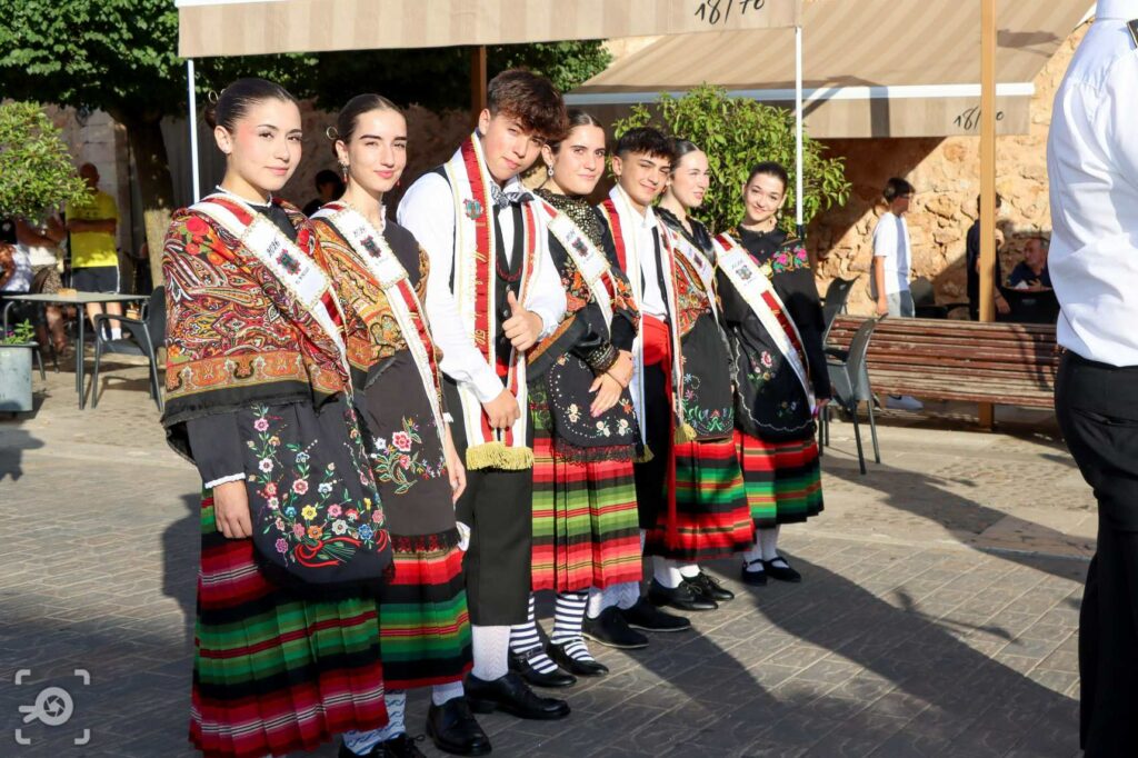 La Feria de El Bonillo arranca sin chupinazo pero con música, carrozas y ambiente festivo en las calles 1 elbonilloferia