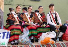 La Feria de El Bonillo arranca sin chupinazo pero con música, carrozas y ambiente festivo en las calles La Feria de El Bonillo arranca sin chupinazo pero con música, carrozas y ambiente festivo en las calles