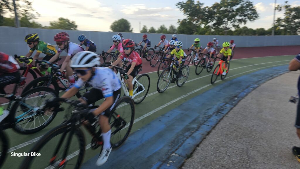 Los escolares del ciclismo ofrecen una exhibición de técnica sobre la pista de Villarrobledo 2 escolares ciclismo villarrobledo