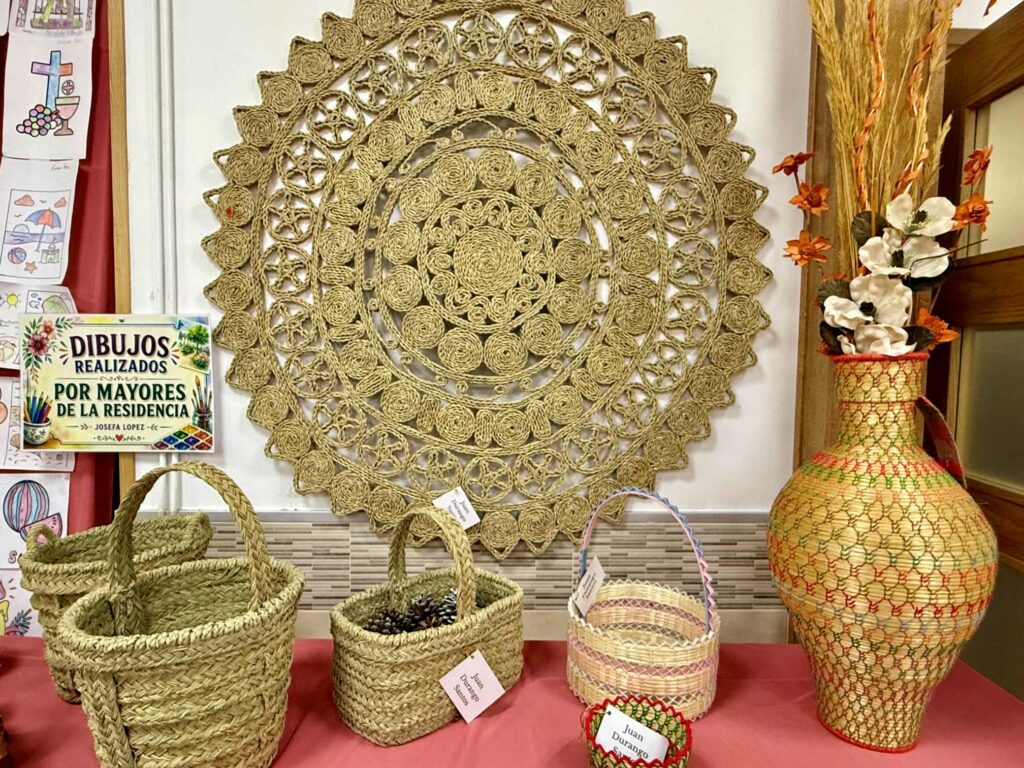 Inaugurada la 40ª Exposición de Artesanía y Manualidades de la Tercera Edad organizada por la Asociación Amigos de la Tercera Edad 2 exposicionartesaniavillacanas 3