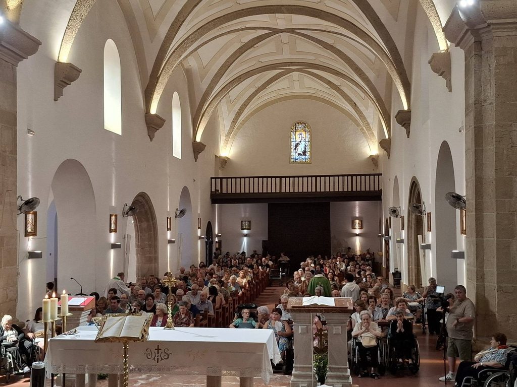 La fe y el acompañamiento a los mayores protagonizan una emotiva eucaristía con unción de enfermos en Tomelloso 8 La fe y el acompañamiento a los mayores protagonizan una emotiva eucaristía con unción de enfermos en Tomelloso