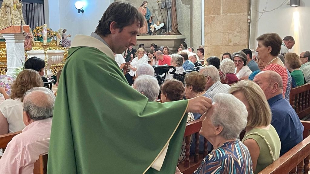 La fe y el acompañamiento a los mayores protagonizan una emotiva eucaristía con unción de enfermos en Tomelloso 7 La fe y el acompañamiento a los mayores protagonizan una emotiva eucaristía con unción de enfermos en Tomelloso