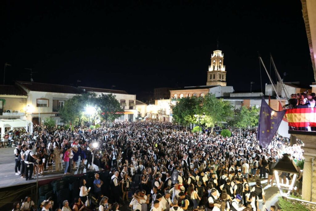Miles de personas llenan las calles de Villacañas en el arranque oficial de la Feria 2026 2 feriaviollacanas