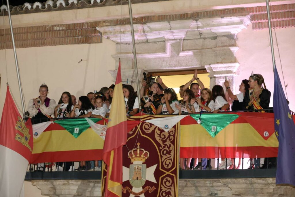 Miles de personas llenan las calles de Villacañas en el arranque oficial de la Feria 2026 1 feriaviollacanas 2