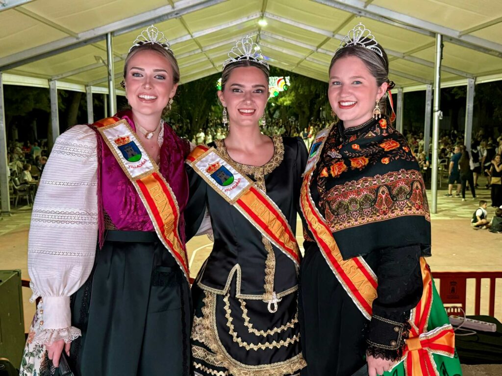 Miles de personas llenan las calles de Villacañas en el arranque oficial de la Feria 2026 3 feriaviollacanas 4