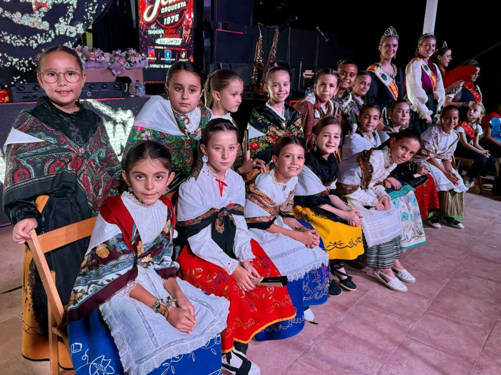 Miles de personas llenan las calles de Villacañas en el arranque oficial de la Feria 2026 7 feriaviollacanas 8
