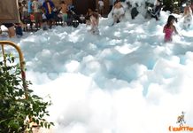 La espuma vuelve a inundar de diversión el Paseo de las Moreras en la Feria de Tomelloso La espuma vuelve a inundar de diversión el Paseo de las Moreras en la Feria de Tomelloso