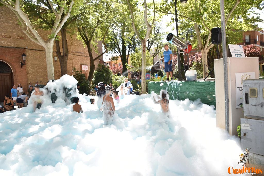 La espuma vuelve a inundar de diversión el Paseo de las Moreras en la Feria de Tomelloso 16 fiesta espuma feria tomelloso 19