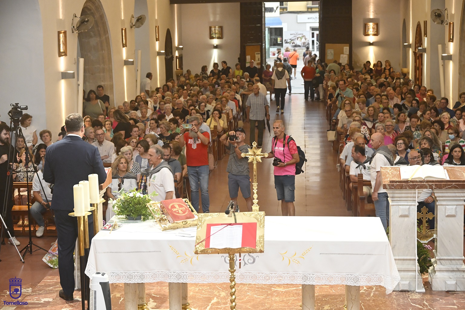 Javier Navarro renueva su Voto a la Virgen de las Viñas con un mensaje de esperanza, unidad y compromiso con el futuro 13 Javier Navarro renueva su Voto a la Virgen de las Viñas con un mensaje de esperanza, unidad y compromiso con el futuro