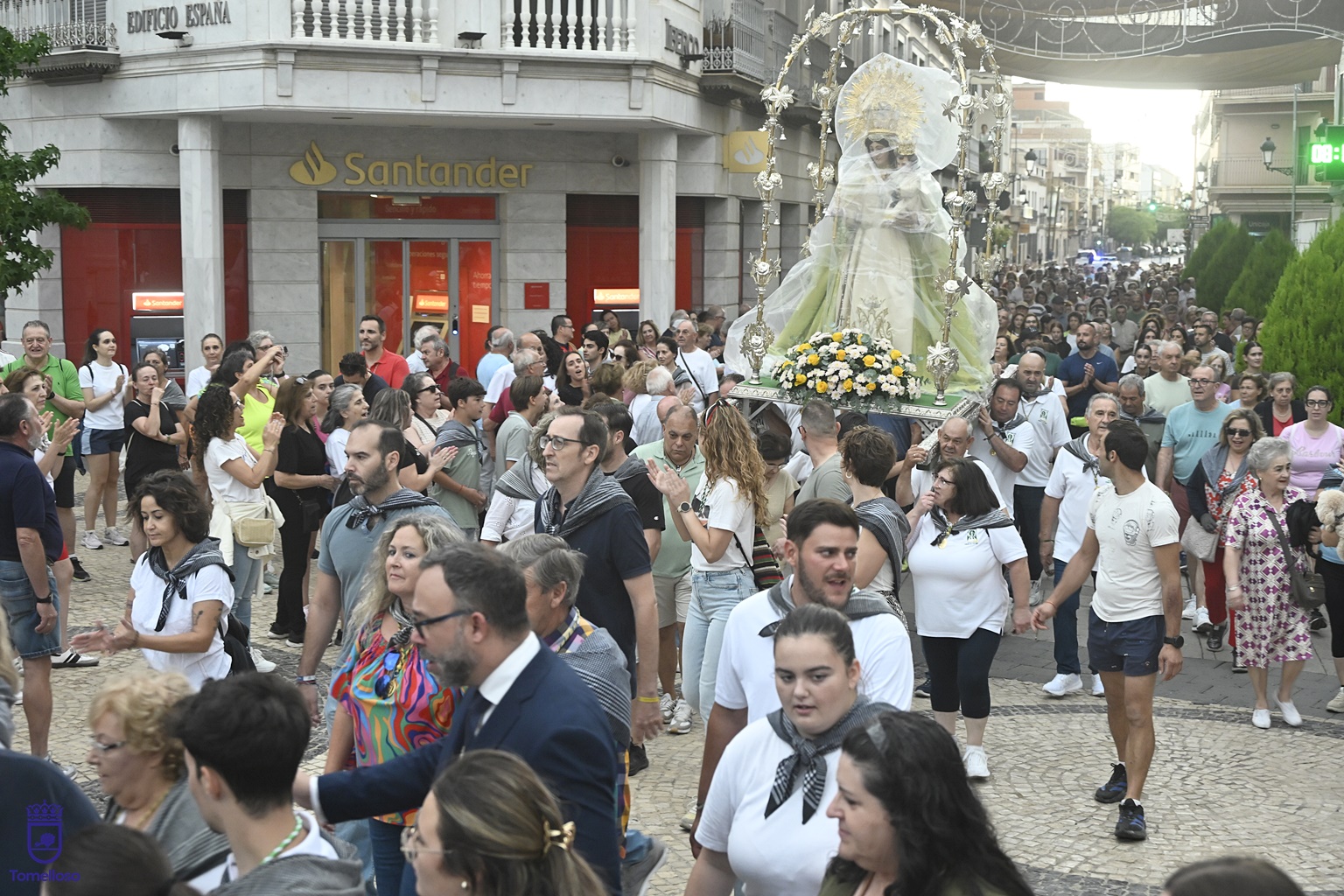 Javier Navarro renueva su Voto a la Virgen de las Viñas con un mensaje de esperanza, unidad y compromiso con el futuro 3 Javier Navarro renueva su Voto a la Virgen de las Viñas con un mensaje de esperanza, unidad y compromiso con el futuro