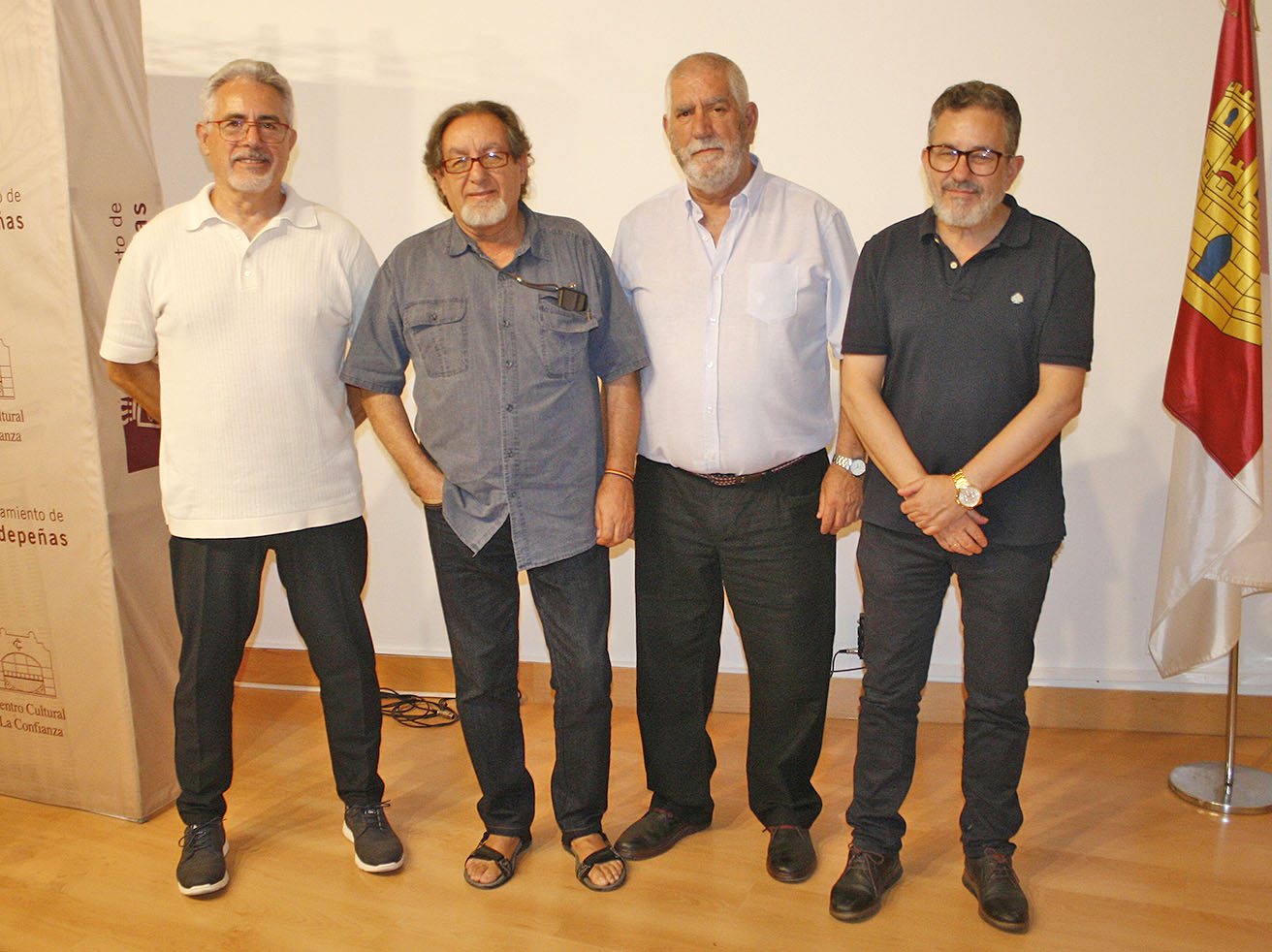 Jesús Sánchez Rivas presenta hoy en Valdepeñas el poemario “Entre silencio y silencio” editado por el Grupo Oretania