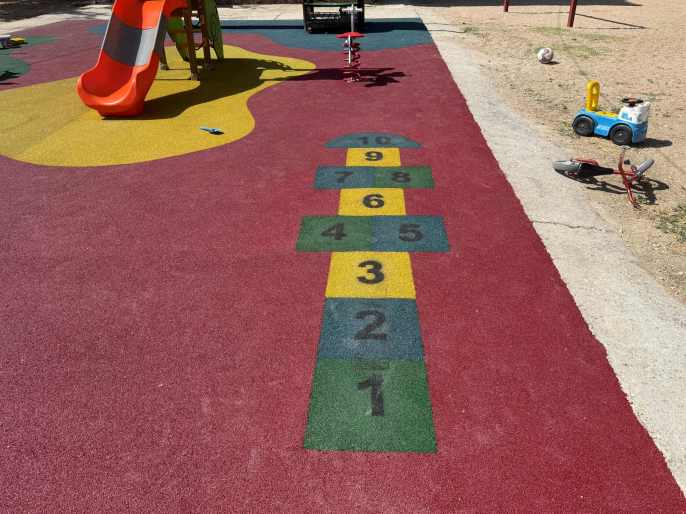 El Ayuntamiento de Villacañas mejora la seguridad de la Ludoteca Sur con la instalación de un nuevo pavimento infantil 4 ludoteca sur villacanas 3