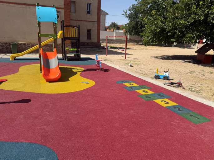 El Ayuntamiento de Villacañas mejora la seguridad de la Ludoteca Sur con la instalación de un nuevo pavimento infantil 2 El Ayuntamiento de Villacañas mejora la seguridad de la Ludoteca Sur con la instalación de un nuevo pavimento infantil