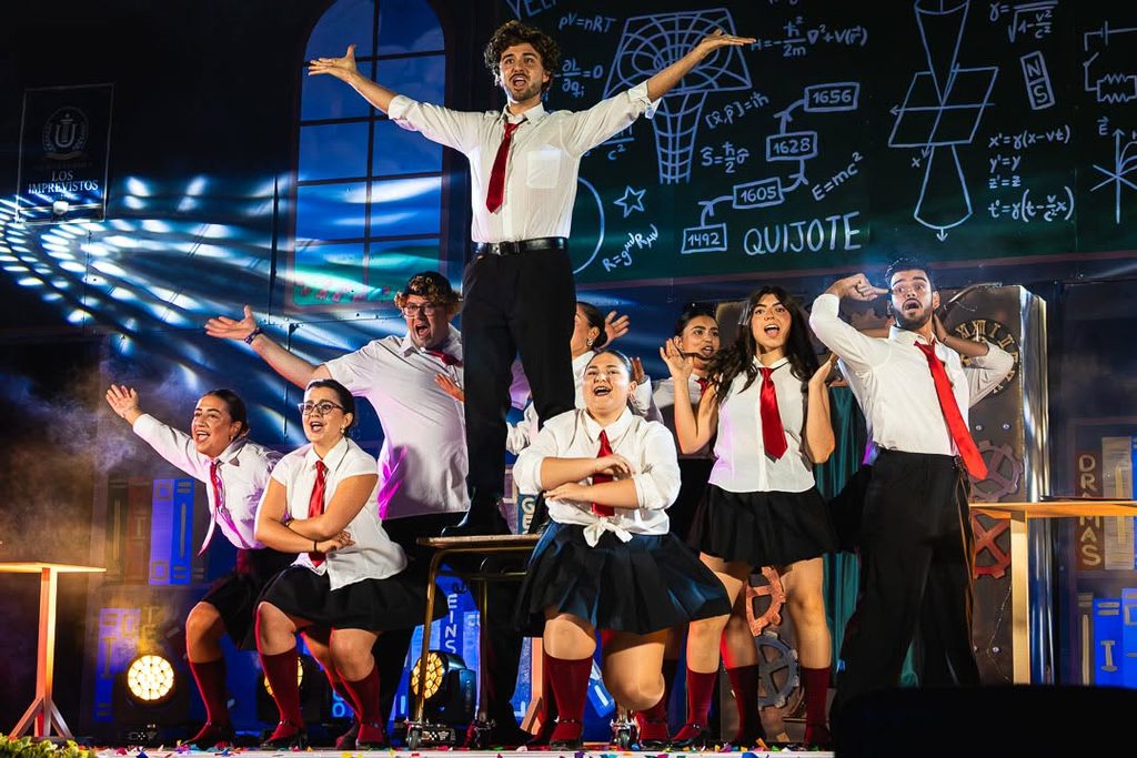 «La Máquina del Tiempo» conquista el Auditorio de Verano de Argamasilla de Alba con música, humor y esencia cervantina 42 maquinadeltiempoargamasilla