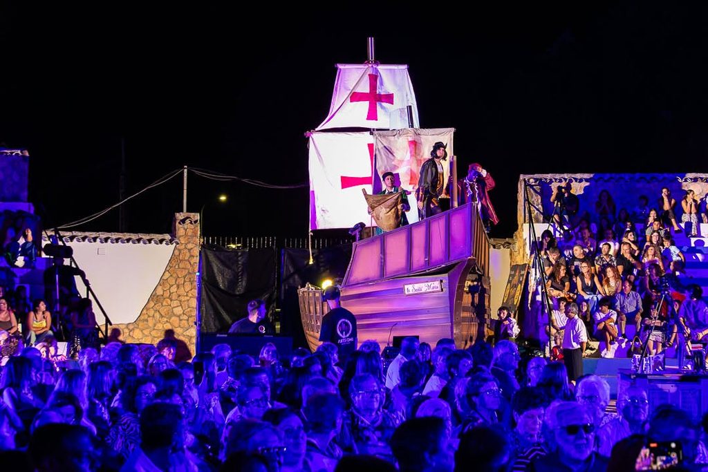 «La Máquina del Tiempo» conquista el Auditorio de Verano de Argamasilla de Alba con música, humor y esencia cervantina 41 maquinadeltiempoargamasilla 2