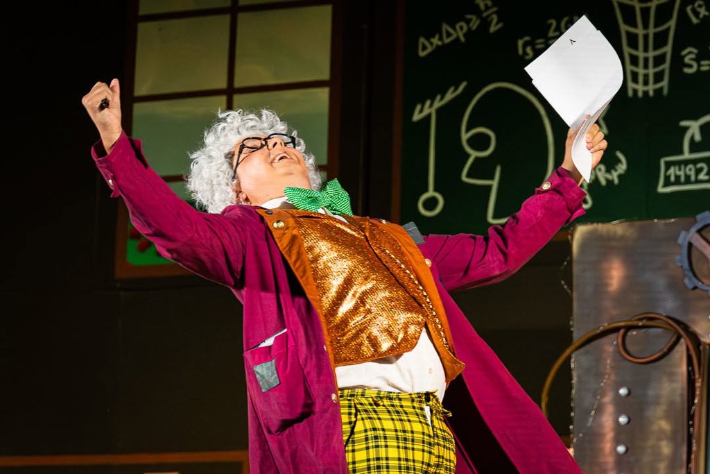 «La Máquina del Tiempo» conquista el Auditorio de Verano de Argamasilla de Alba con música, humor y esencia cervantina 16 maquinadeltiempoargamasilla 27