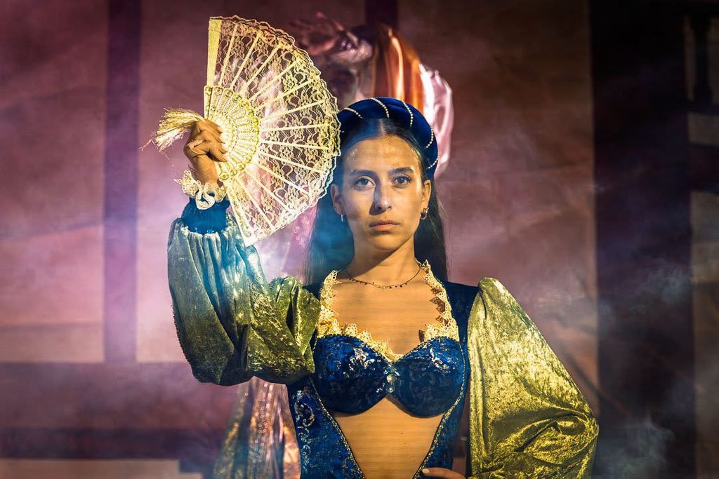 «La Máquina del Tiempo» conquista el Auditorio de Verano de Argamasilla de Alba con música, humor y esencia cervantina 39 maquinadeltiempoargamasilla 4