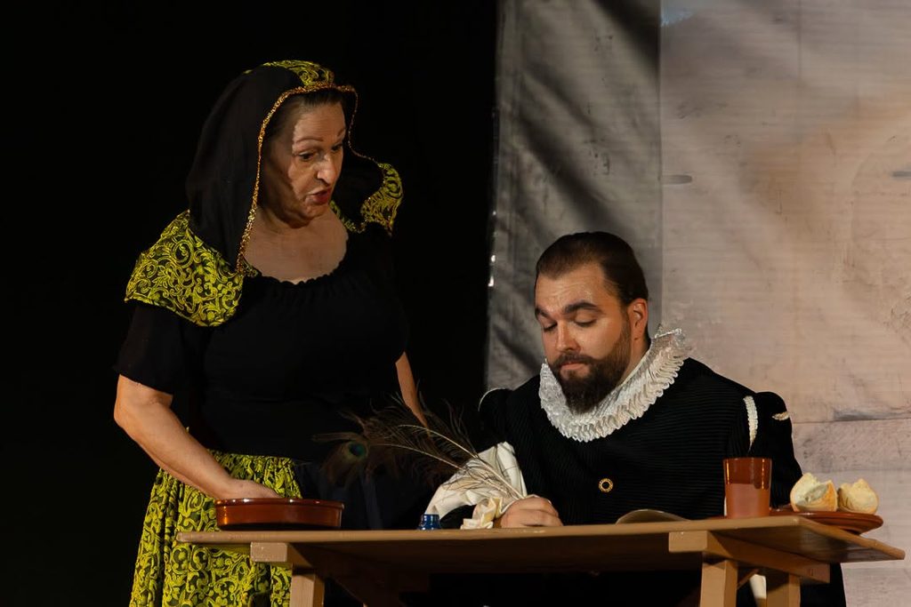 «La Máquina del Tiempo» conquista el Auditorio de Verano de Argamasilla de Alba con música, humor y esencia cervantina 1 maquinadeltiempoargamasilla 42