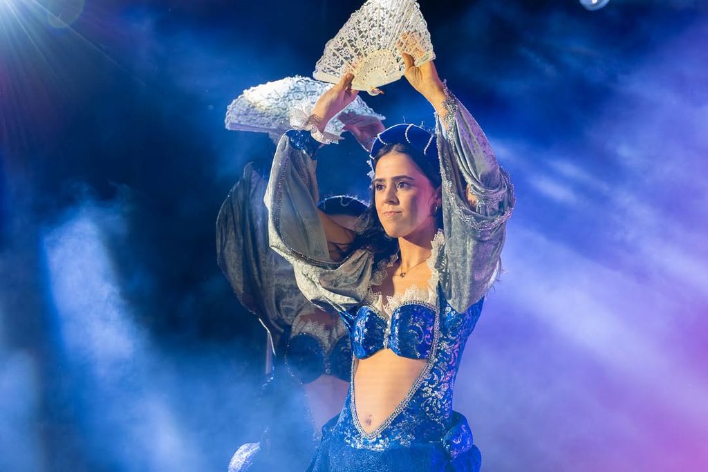 «La Máquina del Tiempo» conquista el Auditorio de Verano de Argamasilla de Alba con música, humor y esencia cervantina 34 maquinadeltiempoargamasilla 9