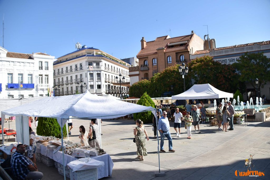 La plaza de Tomelloso celebra dos décadas de mercado tradicional con más participación que nunca 42 mercado tradicional tomelloso 2026 03