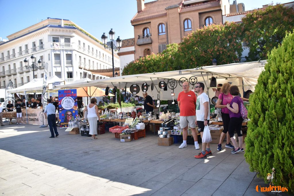 La plaza de Tomelloso celebra dos décadas de mercado tradicional con más participación que nunca 63 mercado tradicional tomelloso 2026 40