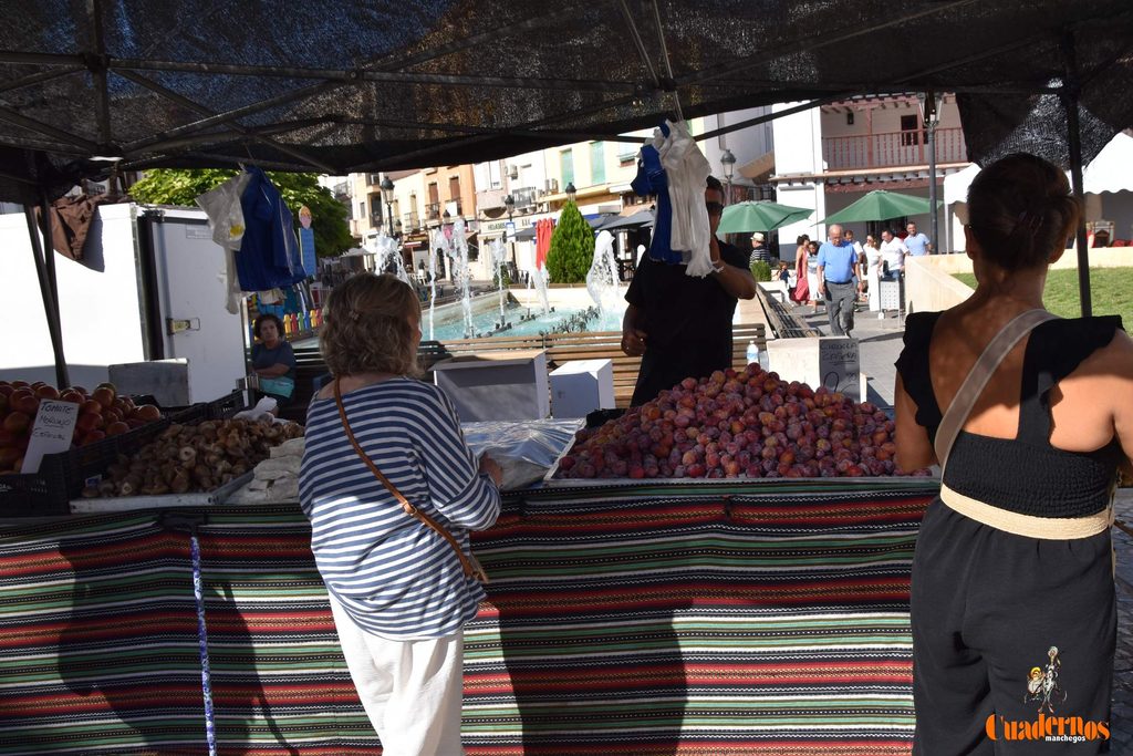 La plaza de Tomelloso celebra dos décadas de mercado tradicional con más participación que nunca 51 mercado tradicional tomelloso 2026 52