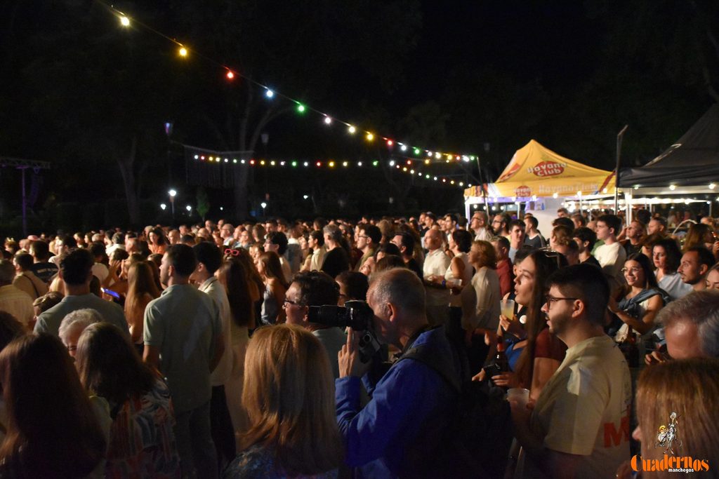 Milindris Band llenó ayer los Jardines del Parque de Tomelloso al ritmo de Melendi 30 milindris band tomelloso 2026 01