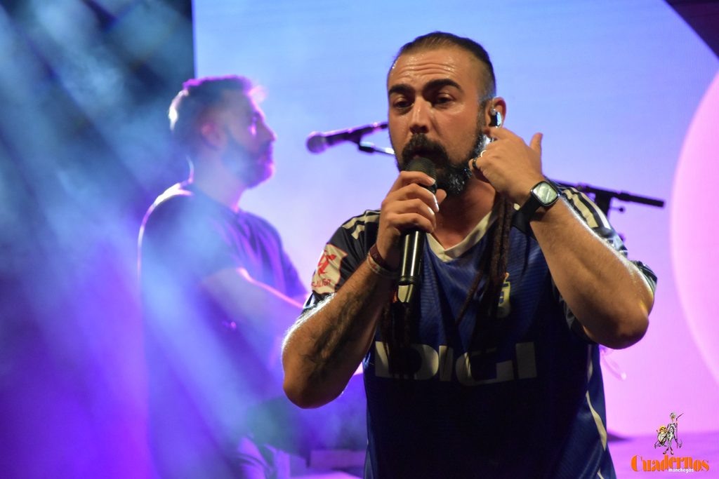 Milindris Band llenó ayer los Jardines del Parque de Tomelloso al ritmo de Melendi 33 milindris band tomelloso 2026 04