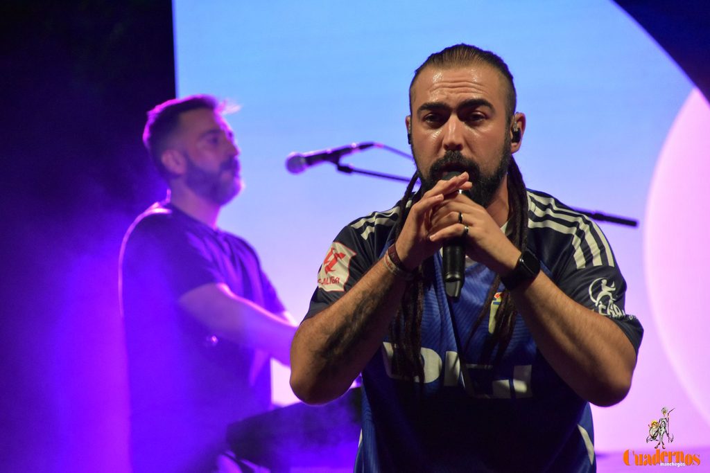 Milindris Band llenó ayer los Jardines del Parque de Tomelloso al ritmo de Melendi 34 milindris band tomelloso 2026 05