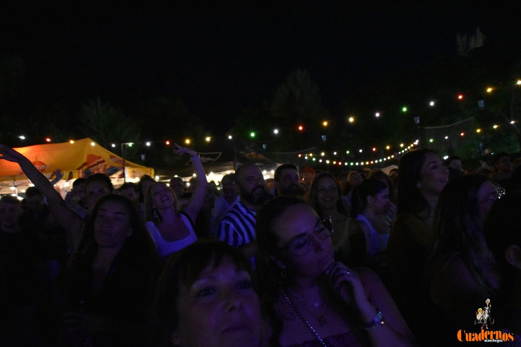 Milindris Band llenó ayer los Jardines del Parque de Tomelloso al ritmo de Melendi 36 milindris band tomelloso 2026 07