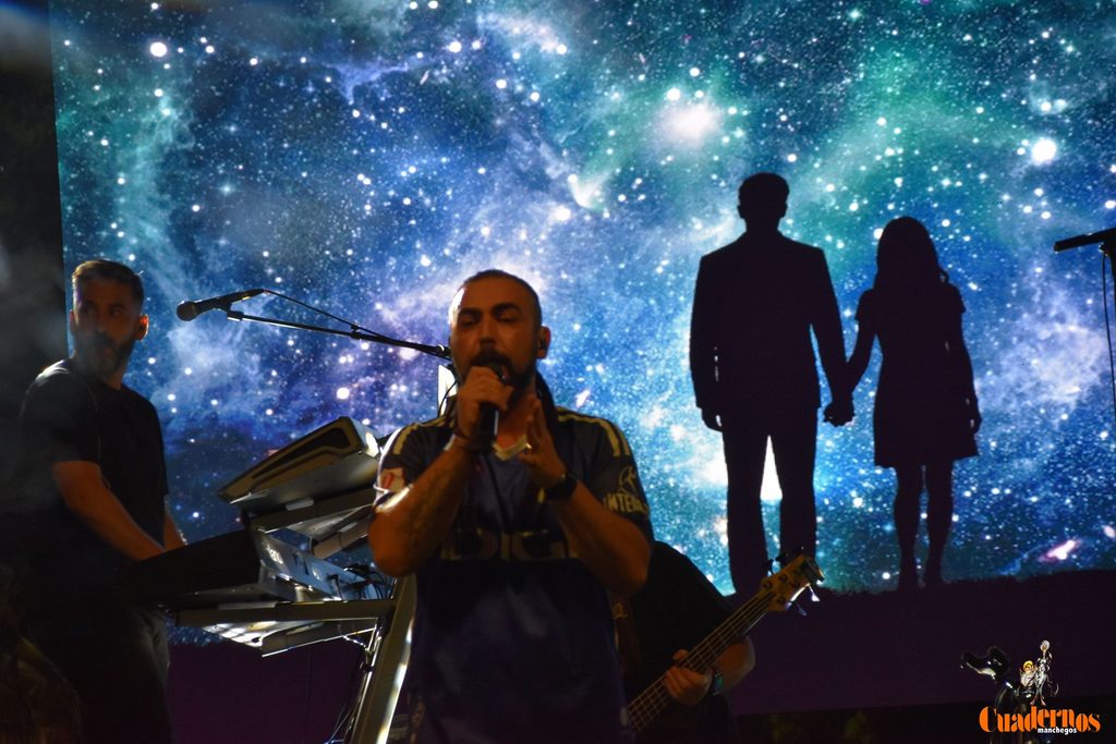 Milindris Band llenó ayer los Jardines del Parque de Tomelloso al ritmo de Melendi 39 milindris band tomelloso 2026 10