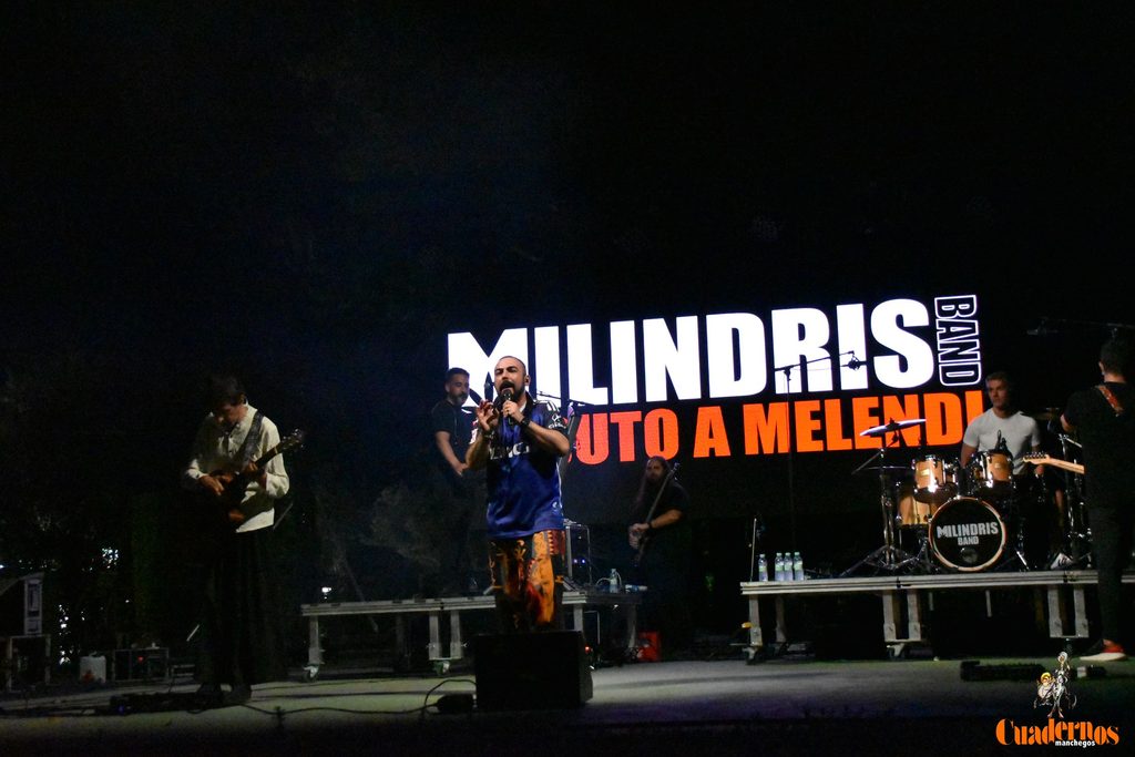 Milindris Band llenó ayer los Jardines del Parque de Tomelloso al ritmo de Melendi 43 milindris band tomelloso 2026 14