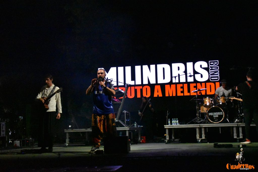 Milindris Band llenó ayer los Jardines del Parque de Tomelloso al ritmo de Melendi 46 milindris band tomelloso 2026 17