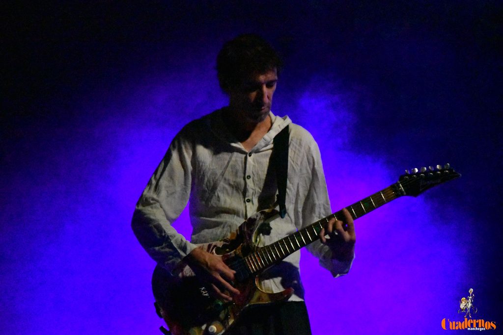Milindris Band llenó ayer los Jardines del Parque de Tomelloso al ritmo de Melendi 48 milindris band tomelloso 2026 19