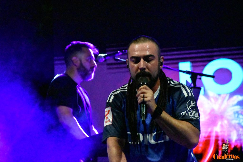 Milindris Band llenó ayer los Jardines del Parque de Tomelloso al ritmo de Melendi 52 milindris band tomelloso 2026 23