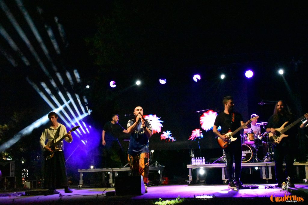 Milindris Band llenó ayer los Jardines del Parque de Tomelloso al ritmo de Melendi 55 milindris band tomelloso 2026 26