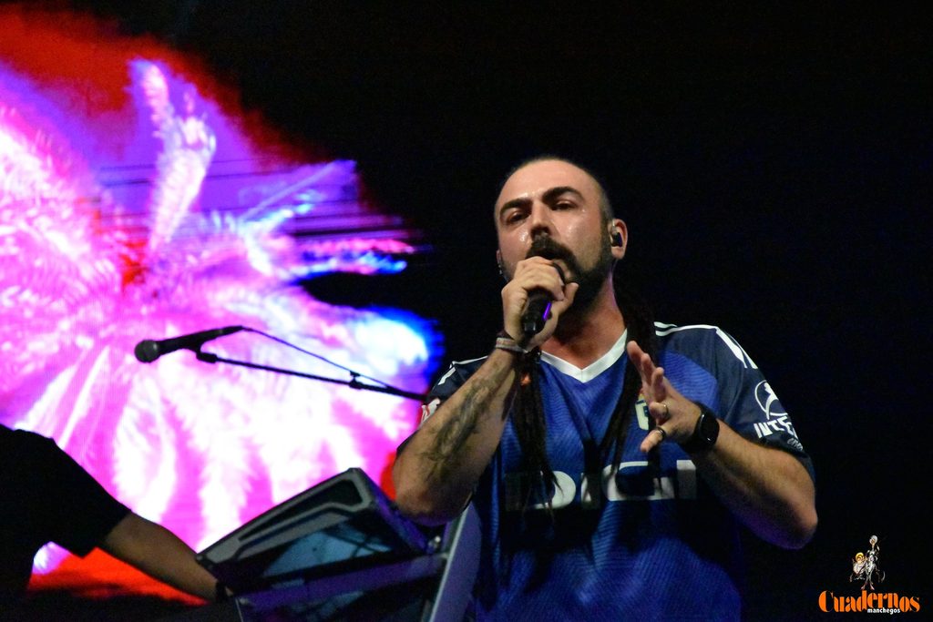Milindris Band llenó ayer los Jardines del Parque de Tomelloso al ritmo de Melendi 56 milindris band tomelloso 2026 27