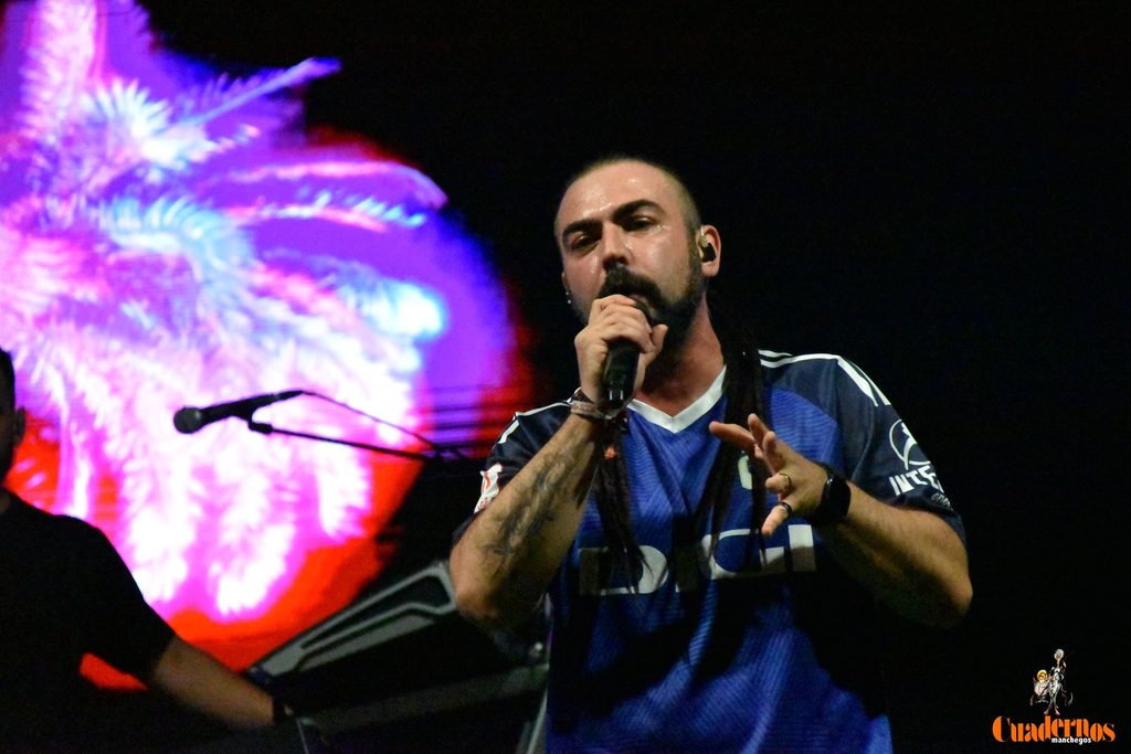 Milindris Band llenó ayer los Jardines del Parque de Tomelloso al ritmo de Melendi 57 milindris band tomelloso 2026 28