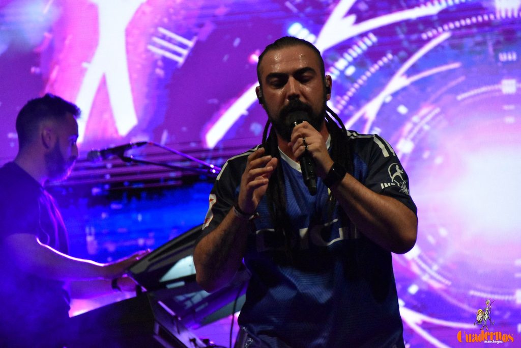 Milindris Band llenó ayer los Jardines del Parque de Tomelloso al ritmo de Melendi 59 milindris band tomelloso 2026 30